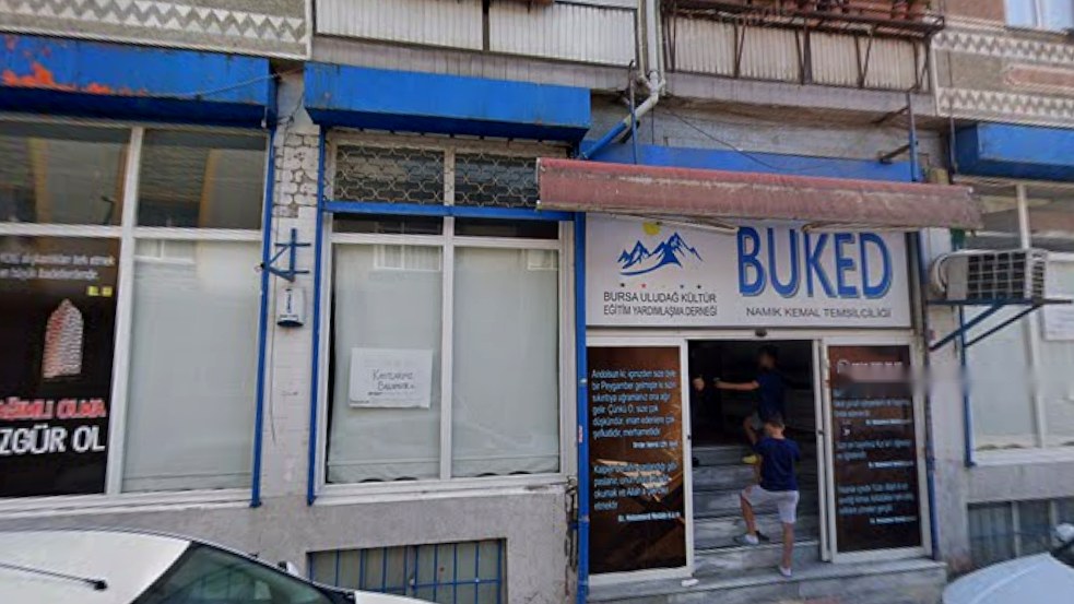 Namık Kemal Şubesi binası — vitrin ve tabela
